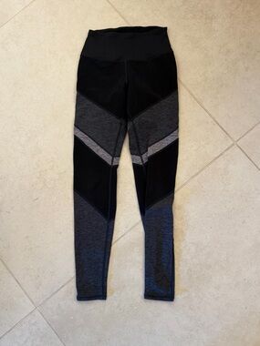 Alo Sheila Colorblock High-Waist Leggings - Black & Charcoal